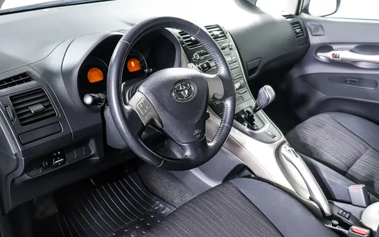 Toyota Auris 1.60 робот, фото №1