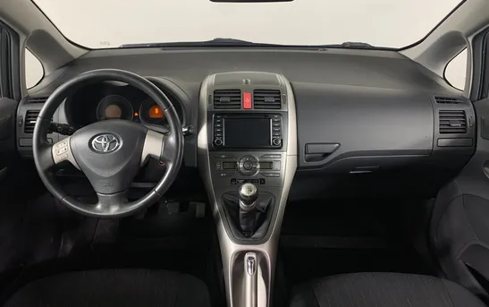 Toyota Auris 1.60 механика, фото №1