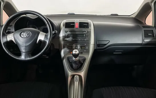 Toyota Auris 1.60 механика, фото №1