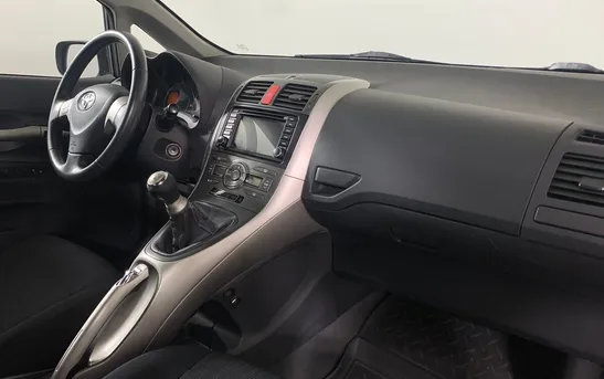Toyota Auris 1.60 механика, фото №1