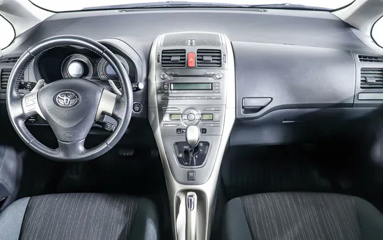 Toyota Auris 1.60 робот, фото №1