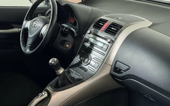 Toyota Auris 1.60 механика, фото №1