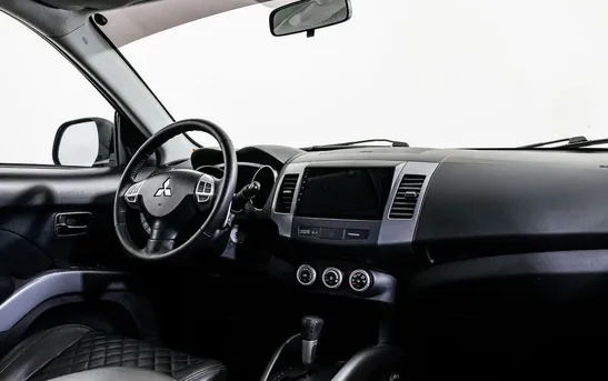 Mitsubishi Outlander 3.00 автоматическая, фото №1
