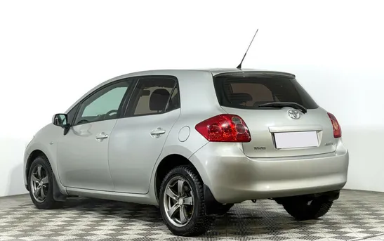 Toyota Auris 1.60 механика, фото №1