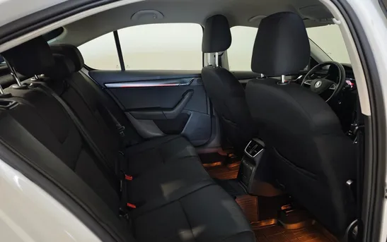 Skoda Octavia 1.80 робот, фото №1